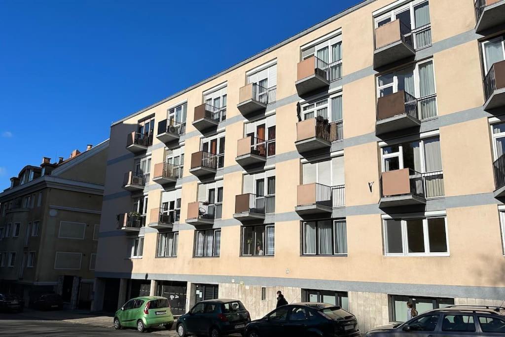 King's Golden Flat Appartement